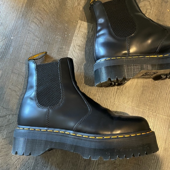 Dr Martens 2976 Smooth Leather Platform Chelsea Boots Men’s main image 15